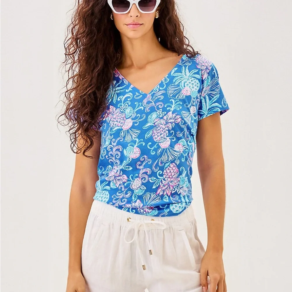Lilly Pulitzer Colorful Floral Print T-Shirt Medium - Picture 2 of 6